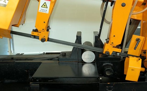 阳东数控带锯床自动送料精度会出现偏差吗？